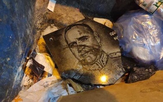 Борьба за Жукова: в Одессе пытались повесить памятную доску маршалу, но она разбилась «фото»