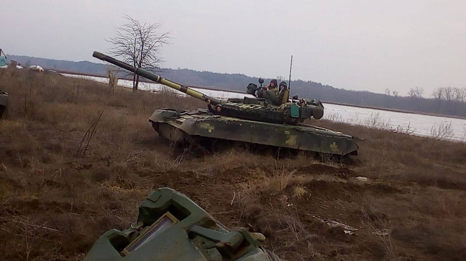 Учения одесских танкистов: военные отрабатывают наступление «фото»