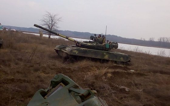 Учения одесских танкистов: военные отрабатывают наступление «фото»