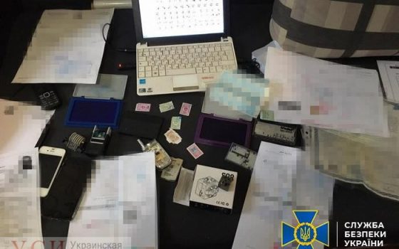 Работники одного из консульств Одессы нелегально переправляли через границу выходцев из стран Ближнего Востока (фото) «фото»