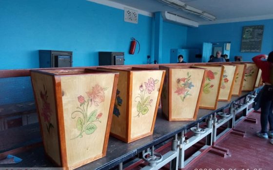 Экология: в Одесской области школьники делали контейнеры для сортировки мусора (фото) «фото»