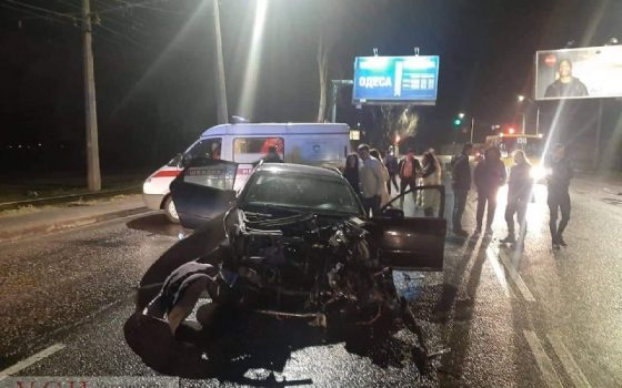 На полном ходу в столб: в Суворовском районе произошло ДТП – 4 человека пострадали «фото»