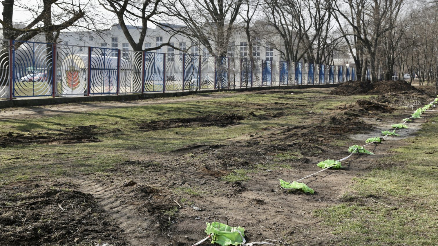 Благоустройство или афера: в Преображенском парке за счет зеленой зоны строят новую дорогу (фото) «фото»