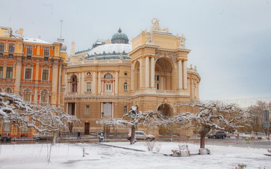Заснеженные улицы Одессы: как выглядит город после бури (фоторепортаж) «фото»