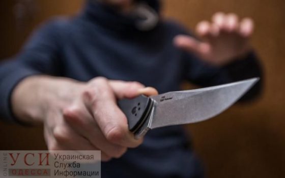 В Одессе вооруженный мужчина напал на семью с ребенком (видео) ОБНОВЛЕНО «фото»