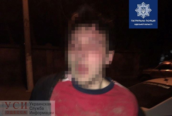 В Одессе пьяный парень повредил четыре автомобиля и не смог объяснить, почему «фото»