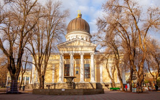 Утро на Соборке: как оживает самый “творческий” рынок Одессы (таймлапс) «фото»