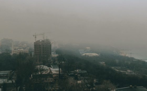 Противоречивая погода: синоптики обещают ливень, а спасатели – снегопад «фото»