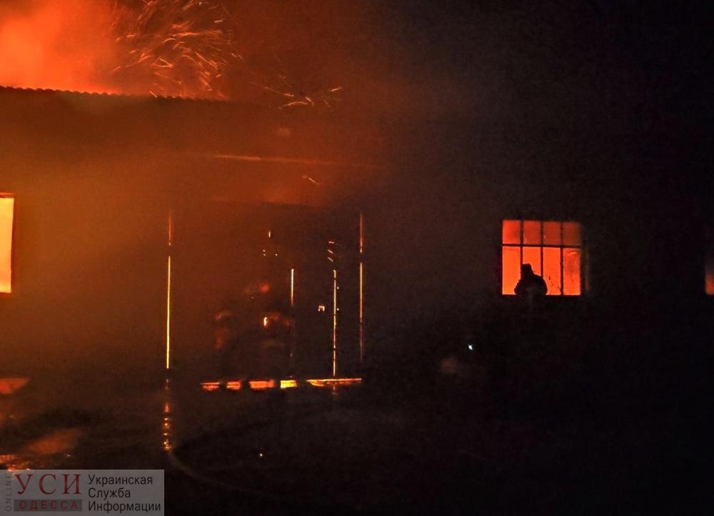 В Одесской области 4 часа горел склад (фото) «фото»