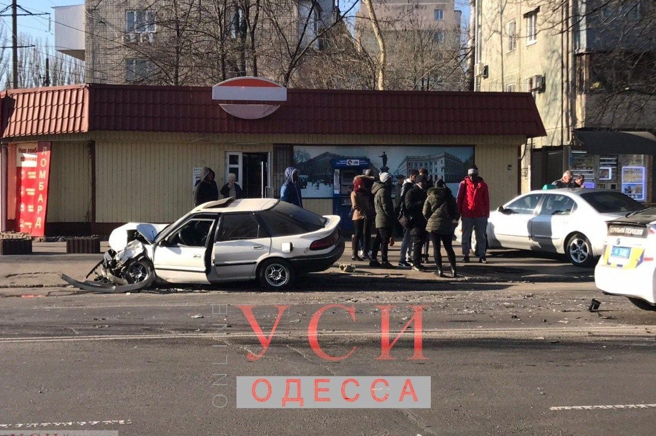 Две легковушки столкнулись “лоб в лоб” в Малиновском районе (фото) «фото»