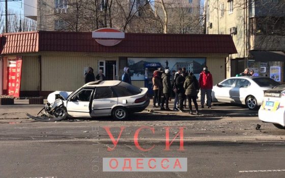 Две легковушки столкнулись “лоб в лоб” в Малиновском районе (фото) usionline.com Две легковушки столкнулись “лоб в лоб” в Малиновском районе (фото) «фото»