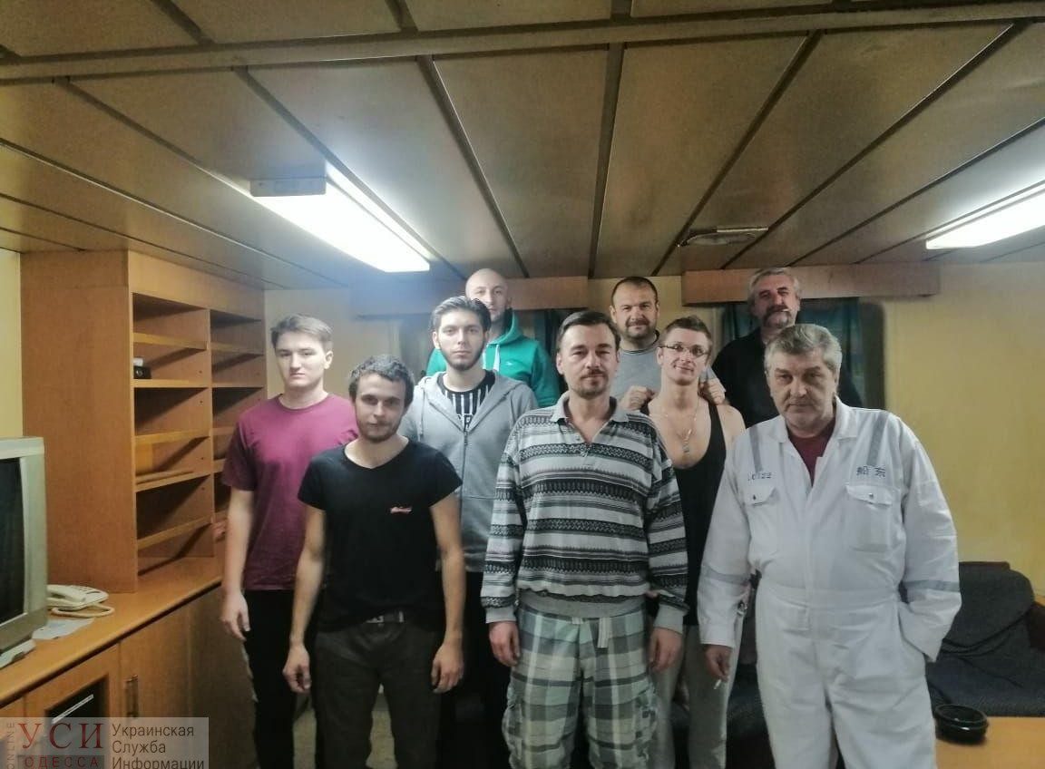 Брошенные в море: у украинских моряков закончились запасы еды и медикаментов «фото»
