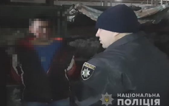 Ударил и сбежал: полиция задержала мужчину, устроившего поножовщину на Привозе «фото»