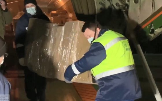 В Одессу прибыл спецборт из Киева с экспресс-тестами на коронавирус – средства защиты направят и в другие регионы (видео) «фото»