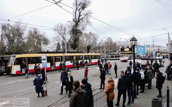 Транспортные баррикады: в Одессе люди блокируют  движение трамваев, а на одном из маршрутов угрожали водителю «фото»