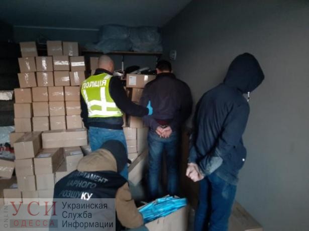 Преступления во время карантина: в Киеве вооруженные грабители украли медицинских масок почти на миллион гривен (фото) «фото»