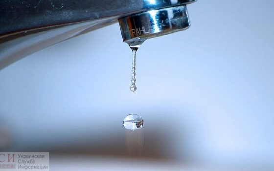 На Таирова вторые сутки нет воды: в водоканале обещают устранить аварию до обеда «фото»