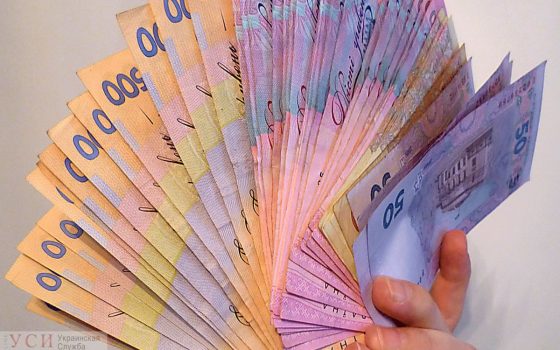 В Одессе работница ломбарда обогатилась на 100 тысяч, оформляя фиктивные договора «фото»