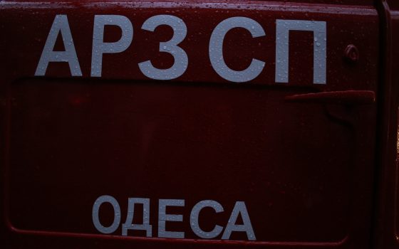 Горит, но работает: на Привозе загорелся павильон (видео) «фото»