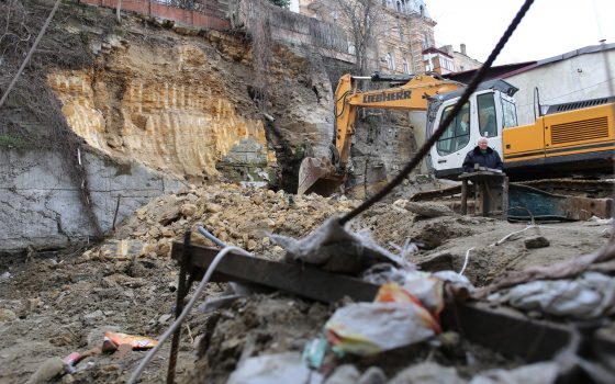 В историческом центре Одессы из-за строительства начал сползать склон (фото, видео) «фото»