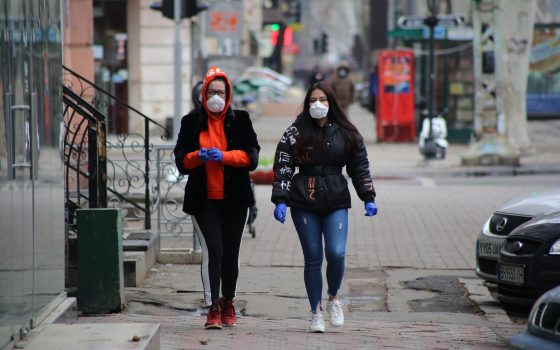 Жизнь в масках: как в Одессе проходит карантин (фоторепортаж)  «фото»