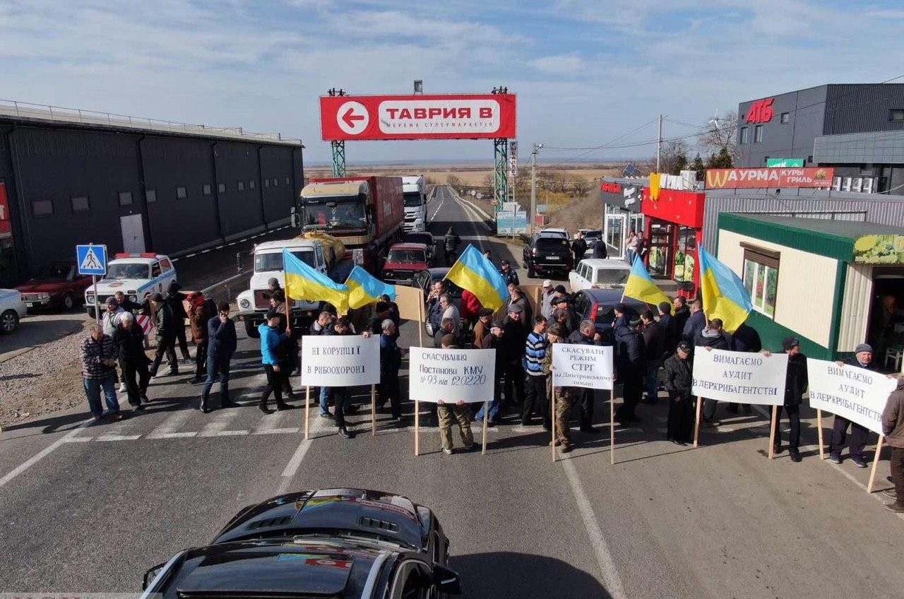 Протесты рыбаков по всей Украине: перекрыта трасса Одесса – Рени (фото) «фото»