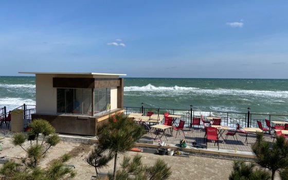 Пока все на карантине: на одесском побережье будки растут, как грибы (фотофакт) «фото»