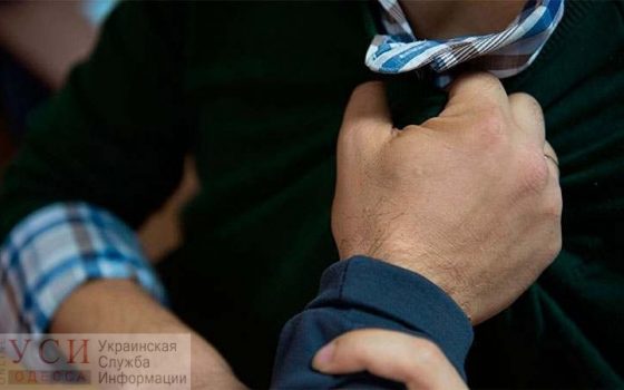 Разбил бутылку о голову встречного: в Одессе задержали участника массовой драки «фото»