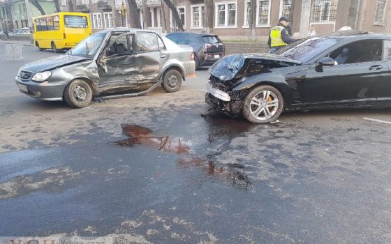В центре Одессы из-за ДТП образовалась пробка (фото) usionline.com В центре Одессы из-за ДТП образовалась пробка (фото) «фото»