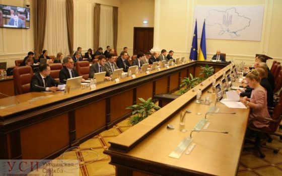 В Украине установят предельные цены на авиабилеты, а на авиакомпании, которые не вернут своих пассажиров, подадут в суд «фото»