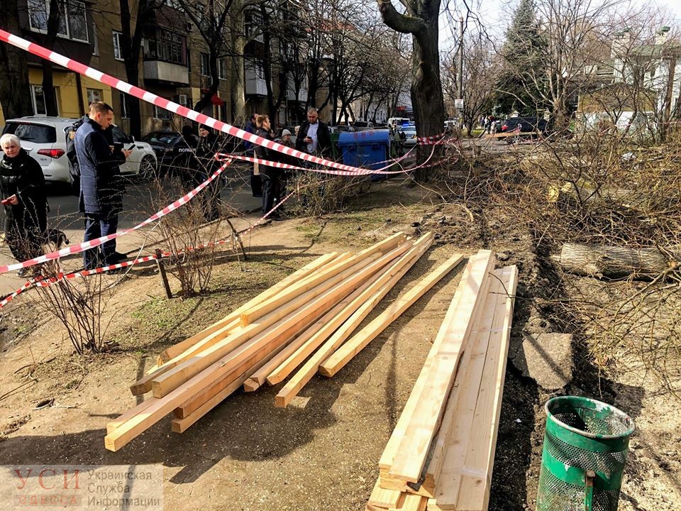 На Академической местные жители остановили вырубку деревьев (фото) «фото»