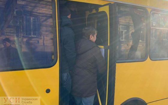 В общественный транспорт одесситов без масок не пускают, но маршрутки переполнены (фото) «фото»