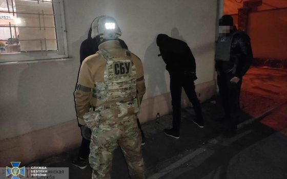 В Одессе СБУ задержала преступников, которые нападали на отделения Укрпочты и офисы в области (фото) «фото»