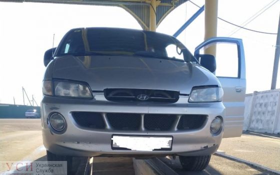 Таможенники нашли тайник на 200 литров спирта в автомобиле из Молдовы (фото, видео) «фото»