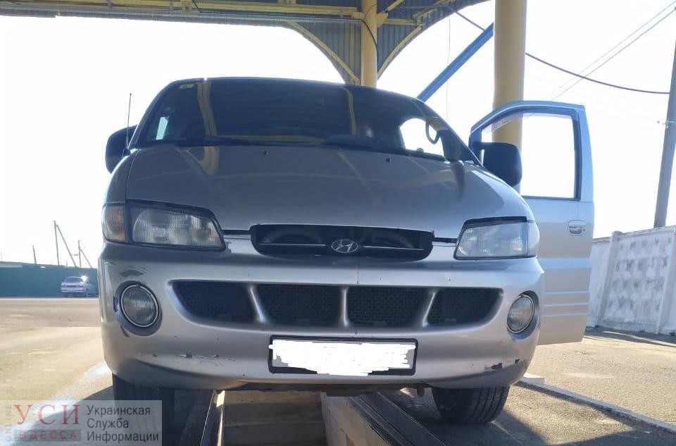 Таможенники нашли тайник на 200 литров спирта в автомобиле из Молдовы (фото, видео) «фото»