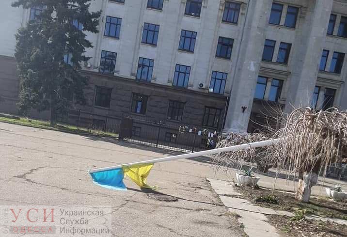 Напротив Дома Профсоюзов хотят установить флаг Украины (фото) «фото»