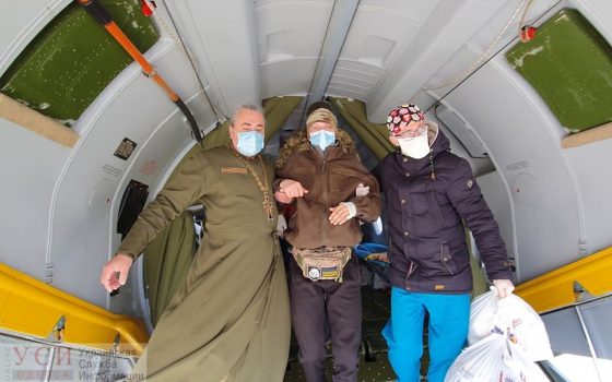 В Одессу прибыл борт с ранеными бойцами (фото) usionline.com В Одессу прибыл борт с ранеными бойцами (фото) «фото»