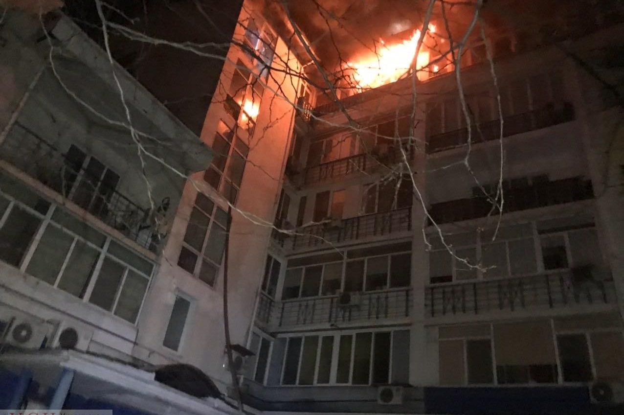Ночью на “Вузовском” горел жилой дом (фото, видео) ОБНОВЛЕНО «фото»