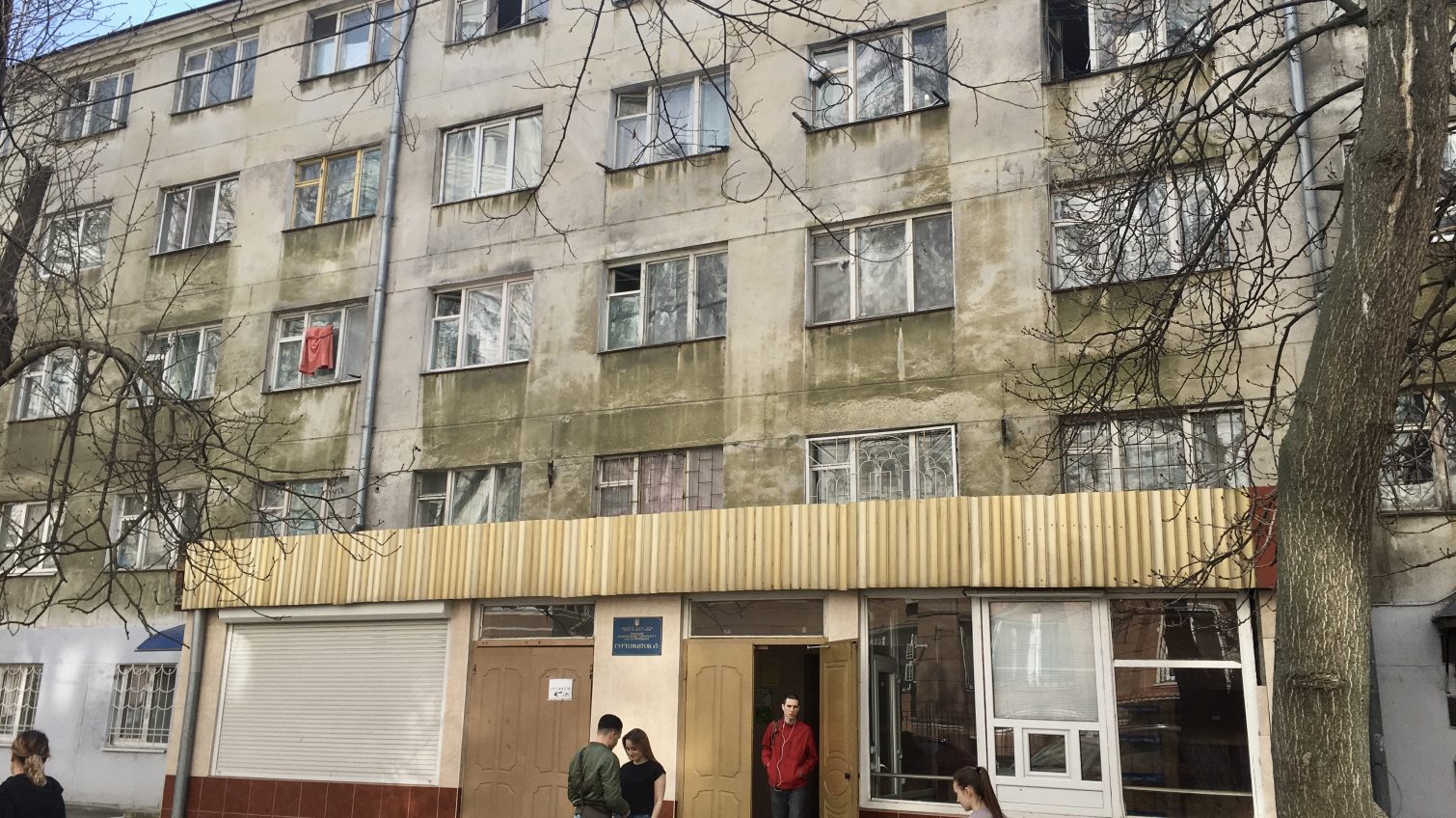 Гроб для горячей воды: одесские студенты протестуют против отключений тепла и воды в общежитиях (фото, видео) «фото»