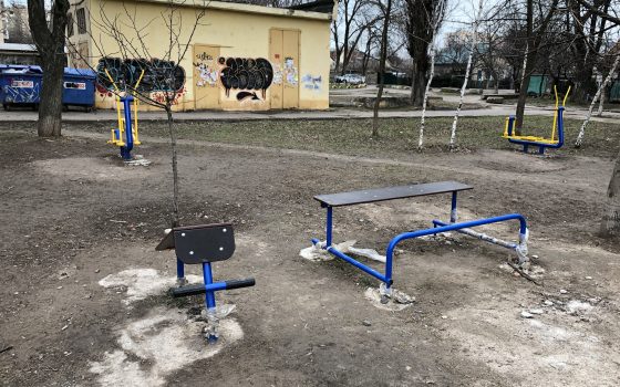 Недоделанная “Солнечная поляна” в грязи и без дорожек: в мэрии теперь винят авторов проекта (фото) usionline.com Недоделанная “Солнечная поляна” в грязи и без дорожек: в мэрии теперь винят авторов проекта (фото) «фото»