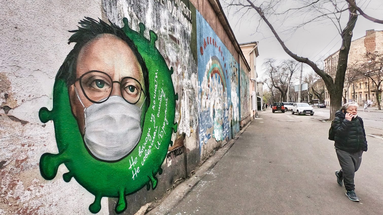 Не выходи из комнаты: в Одессе появился стрит-арт о самоизоляции (фотофакт) «фото»