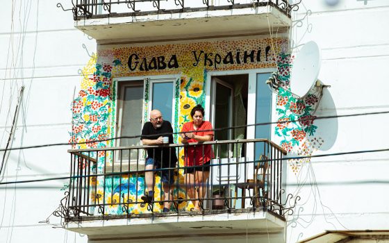 Жизнь в ритме карантина: в центре Одессы горожане выходят погулять на балконы (фоторепортаж) usionline.com Жизнь в ритме карантина: в центре Одессы горожане выходят погулять на балконы (фоторепортаж) «фото»