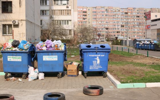 Стихийные свалки и переполненные контейнеры: мусор во дворах Суворовского района Одессы (фоторепортаж) usionline.com Стихийные свалки и переполненные контейнеры: мусор во дворах Суворовского района Одессы (фоторепортаж) «фото»