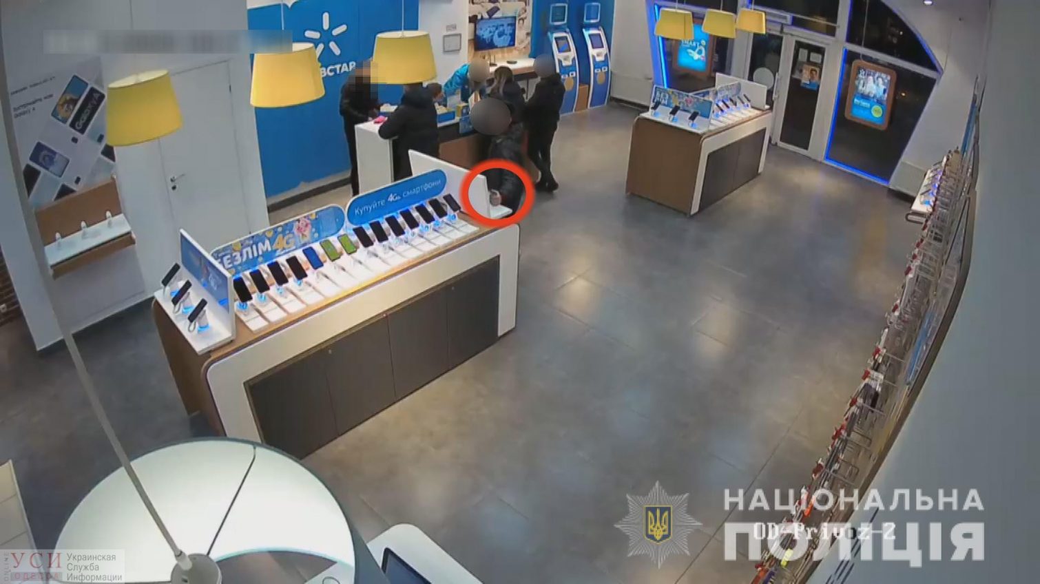 В Одесской области задержали “серийных” воров-гастролеров, которые крали гаджеты из магазинов мобильной связи (видео) «фото»