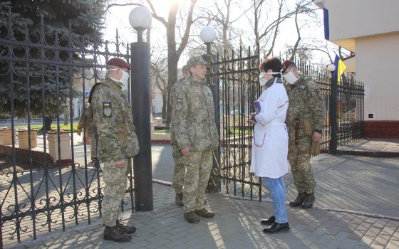 Курсанты одесской Военной академии продолжают заниматься: в масках и по 10 человек (фото) «фото»