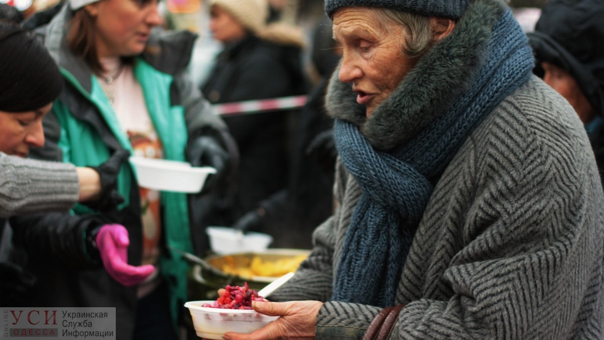 В Одессе временно перестанут кормить малоимущих бесплатными обедами – из-за гриппа и опасности коронавируса «фото»