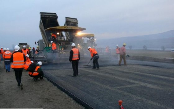 Водителей просят быть внимательными на трассе М-13 в Окнянском районе (видео) «фото»