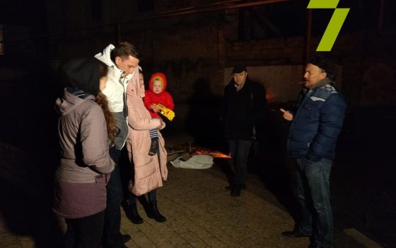 Сутки без света – разожгли костер: на Фонтане бастуют жильцы многоэтажки (фото) usionline.com Сутки без света – разожгли костер: на Фонтане бастуют жильцы многоэтажки (фото) «фото»