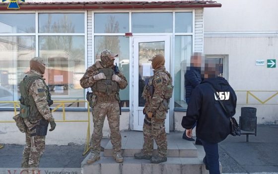 Три года сотрудники портов наживались на хранении и разгрузке импортных авто – СБУ (фото) «фото»