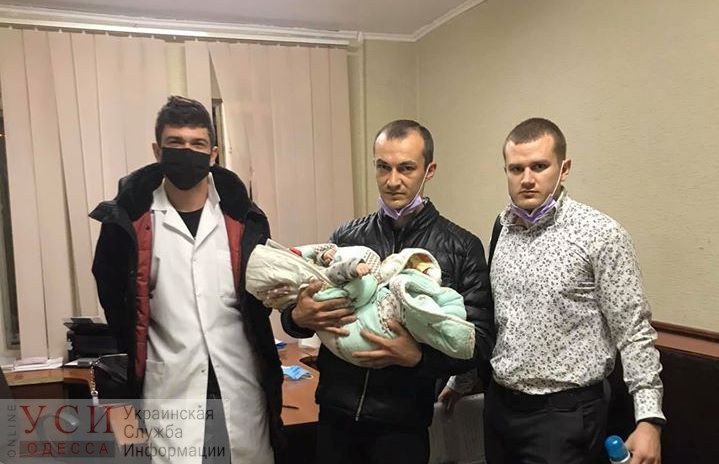 В Одессе спасли полугодовалого ребенка, которого мать оставила на улице с нетрезвой подругой, и забрали детей у пьющих родителей (фото) «фото»